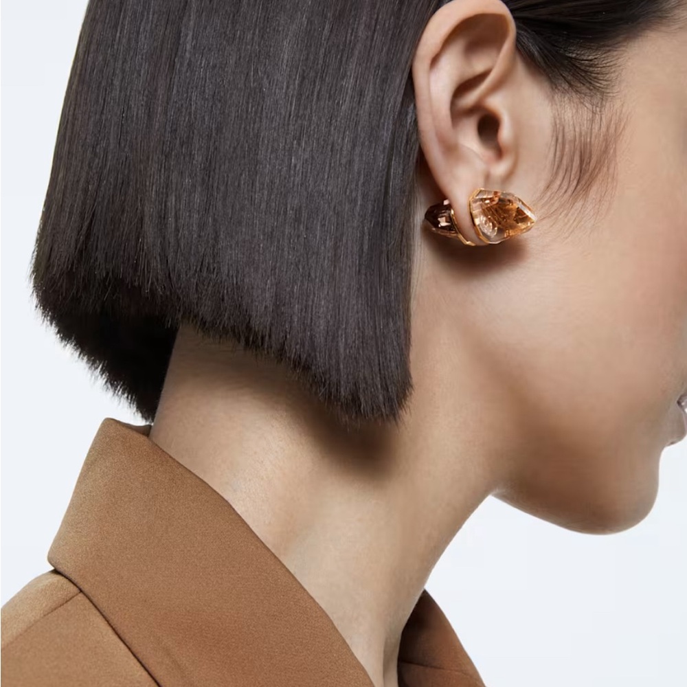 Swarovski Atelier Crystal Lucent stud earring
Pink, Rose gold-tone plated - Picture 8 of 8